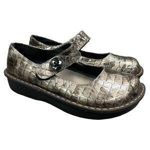 Savvy Mary Jane Copper Alligator Print Nurse Shoes Size 9